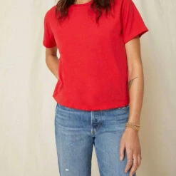 Amo Classic Tee in Crimson - women