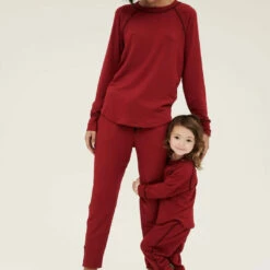 Splits59 Kids Warm Up/Reena Set in Blood Red 5 Splits59 Kids Warm Up/Reena Set in Blood Red -Deals Outlets Store 505e1bbe7c964277a206d64016930d56 7b6c7618 dc89 415c af1a f5f2558cdbb1 1080x