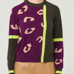 Brodie Cashmere Wild Casi Colour Block Leopard Jumper in Khaki Aubergine Camel - women