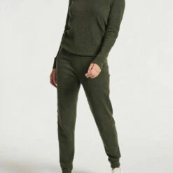 Anatomie Etta Cashmere V-Neck Sweater in Army Green - women -Deals Outlets Store 671652b225e5422ab240ba77d903c73a 5f2c466b 2492 4ae9 b4c2 f6d3bb2226b7 1080x