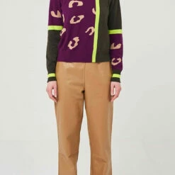 Brodie Cashmere Wild Casi Colour Block Leopard Jumper in Khaki Aubergine Camel - women -Deals Outlets Store af379c3cc7c844fc9ff8f1aa4adf3881 e0c2e397 bee1 45af 9599 8bc68deb6587 1080x