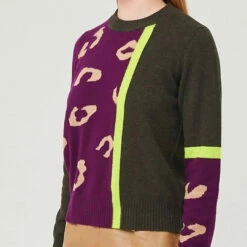 Brodie Cashmere Wild Casi Colour Block Leopard Jumper in Khaki Aubergine Camel - women -Deals Outlets Store b40e225f1f654cffa2e4feb66b966bc0 597aa14a 971c 40e3 b98a 5e3a83150394 1080x
