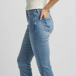 Jag Carter Mid Rise Girlfriend Jeans in Mid Vintage - women 5 Jag Carter Mid Rise Girlfriend Jeans in Mid Vintage - women -Deals Outlets Store cb237b5015184ee2b40edc0800edb19b d2d9c960 eaf7 4dcf a15a 5f9b983df4f3 1080x
