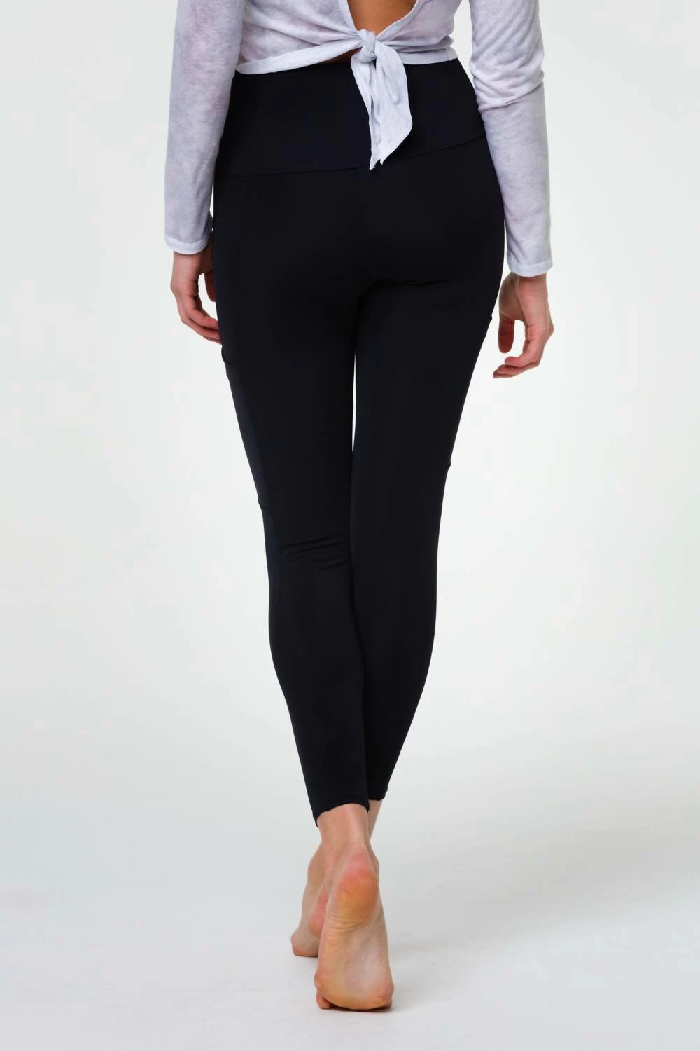 Onzie High Rise Pocket Legging in Black - women 4 Onzie High Rise Pocket Legging in Black - women - Image 4